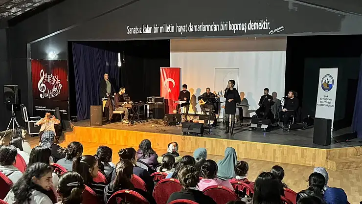 Van Büyükşehir Belediyesi Konservatuvarı İlçe Konserleriyle Coşkuyu Sürdürüyor