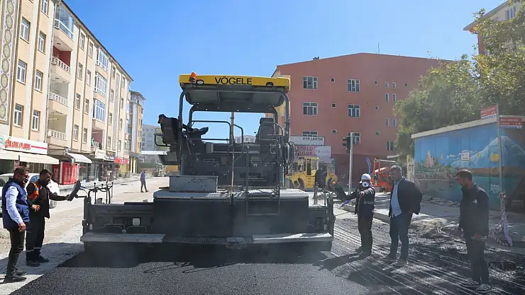 Van Büyükşehir Belediyesi, Mareşal Fevzi Çakmak Caddesi'nde Yenileme Çalışmalarını Sürdürüyor