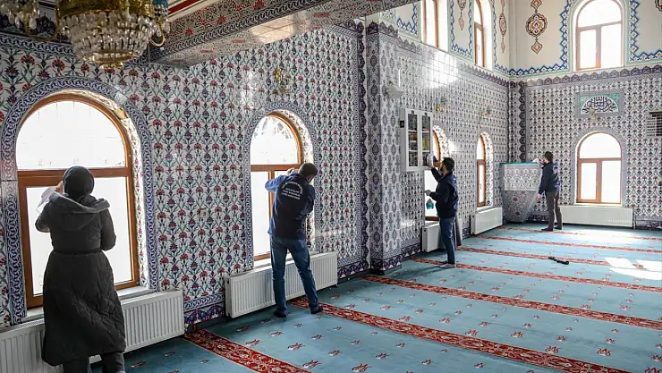 Van Büyükşehir Belediyesi'nden camilerde Ramazan temizliği