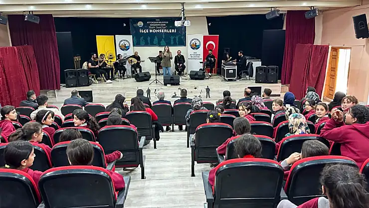 Van Büyükşehir Belediyesi'nden Bahçesaray'da Müzik Ziyafeti