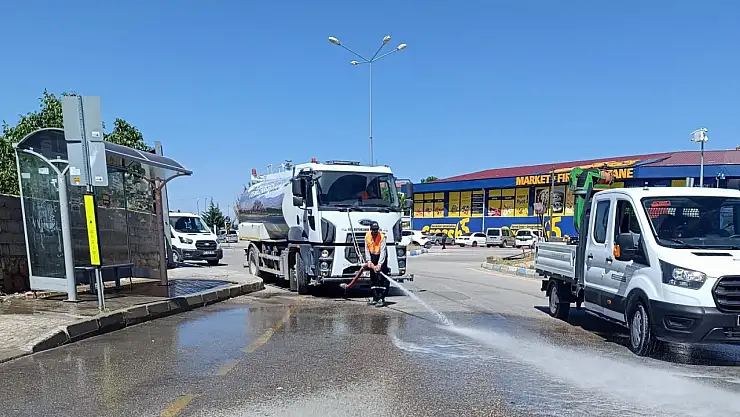 Van Büyükşehir Belediyesi'nden Ramazan Bayramı Öncesi Temizlik Seferberliği