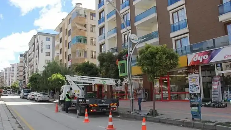 Van Büyükşehir Belediyesi'nden İkinisan Caddesi'ne Modern Aydınlatma