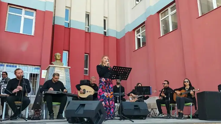Van Büyükşehir Belediyesi'nden Müzikseverlere Eşsiz Bir Konser Deneyimi!
