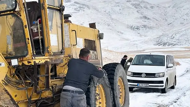 Van Büyükşehir Belediyesi'nden Yüksek Kesimlerde İlk Karla Mücadele Çalışması