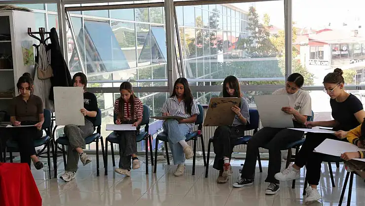 Van Büyükşehir Belediyesi, yetenekli sanatçı adaylarını keşfetmek için deneme sınavları düzenliyor