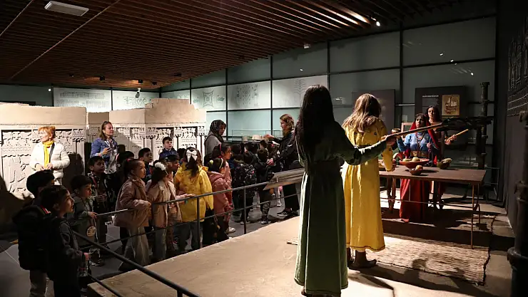 Van Büyükşehir Belediyesinden Öğrencilere Anlamlı Müze Gezisi