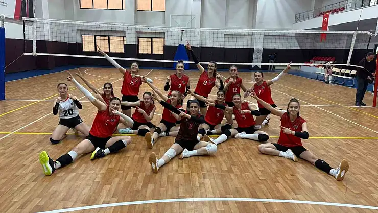 Van Büyükşehir Belediyespor Kadın Voleybol Takımı, şampiyonluğa ulaşarak yarı finale yükseldi!
