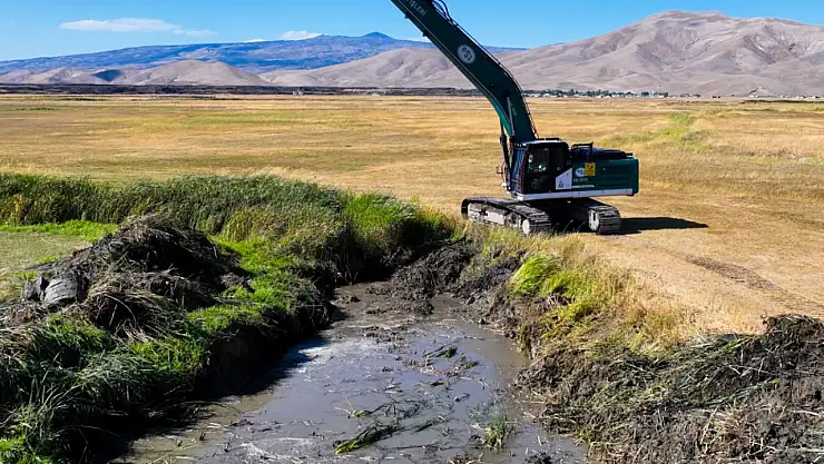 Van Çaldıran'da Dere Islah Çalışmaları Hız Kesmeden Devam Ediyor