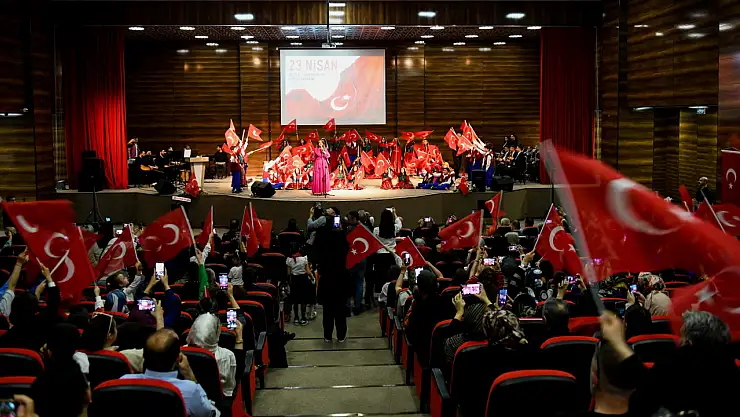 Van'da 23 Nisan'da 'Kurtuluştan Kuruluşa' etkinliğiyle kültürel yatırımlar vurgulandı.