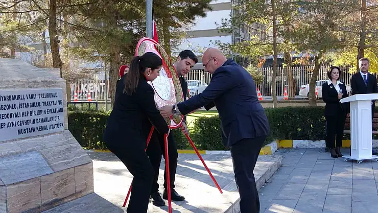 Van'da 24 Kasım Öğretmenler Günü coşkuyla kutlandı, başarılar dilediler!