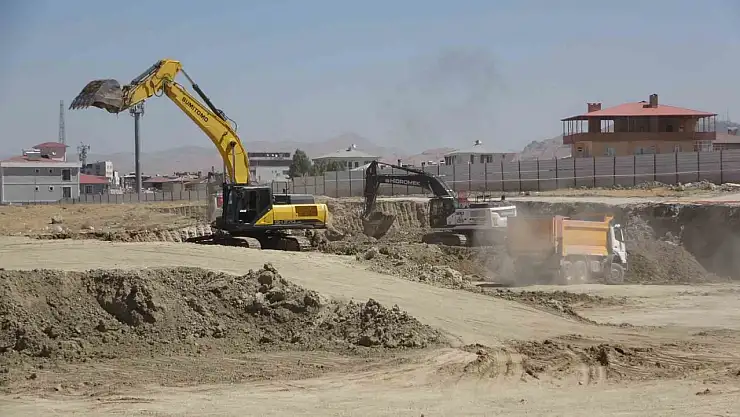 Van'da 800 Yatak Kapasiteli Şehir Hastanesi İnşaatı Devam Ediyor