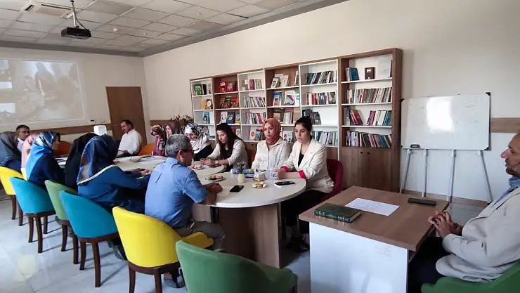 Van'da Aile Çalıştayı: Toplumsal Değerlerin Güçlendirilmesi İçin İş Birliği Yapıldı