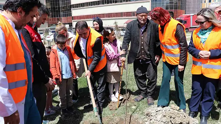 Van'da Alzheimer hastaları, nöroloji ve psikiyatri hastaları için meyve bahçesi oluşturdu