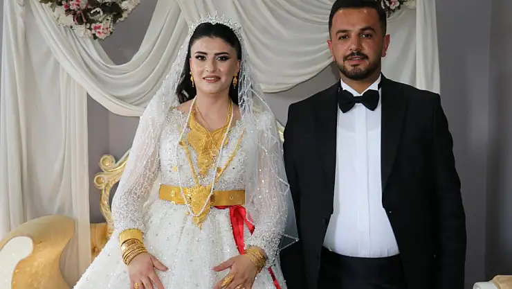 Van'da Aşiret Düğününde Geline 2 Kilo Altın, Damada 6.5 Milyon TL Takıldı