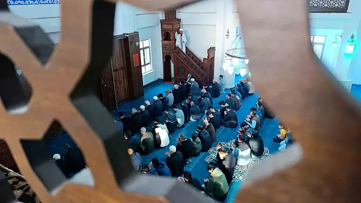 Van'da bayram sabahı dualarla aydınlandı