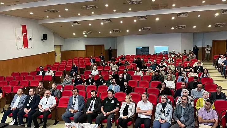 Van'da 'Beyin Ölümü ve Donör Bakımı' Sempozyumu Yapıldı, Sağlık Çalışanlarına Farkındalık Kazandırıldı