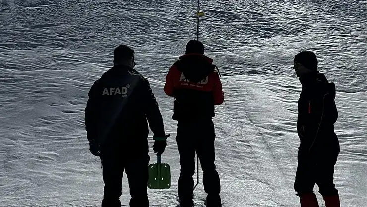 Van'da çığ tehlikesine karşı Bahçesaray yolunda teknik inceleme yapıldı
