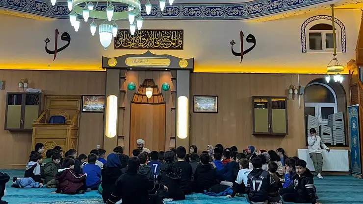 Van'da çocuklara camiyi ve namazı sevdiren örnek uygulama