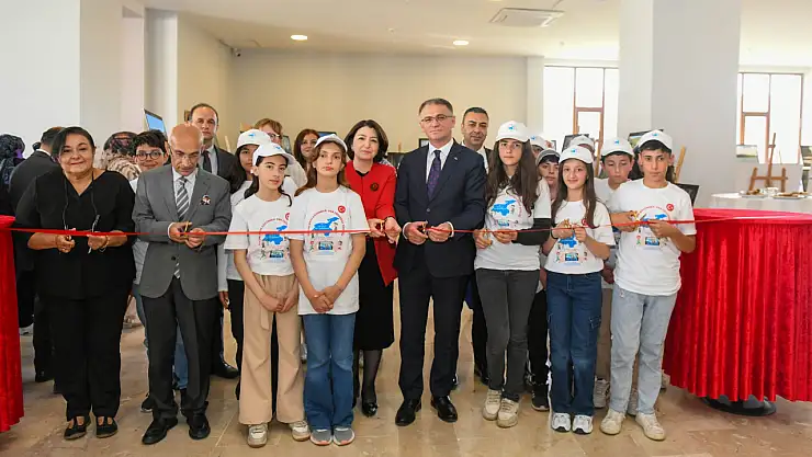 Van'da 'Çocukların Gözünden Van Fotoğraf Şenliği' Duygusal Gala ile Taçlandı