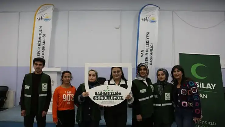 Van'da Dünya Gönüllüler Günü Kutlandı: 'Bağımsızlığa Gönüllüyüz'