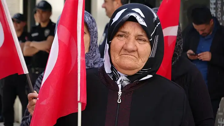 Van'da evlat nöbeti 109'uncu haftasında terörsüz Türkiye umudunu sürdürüyor