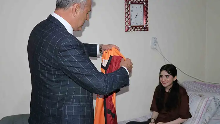 Van'da Galatasaraylı engelli kızın hayali gerçek oldu