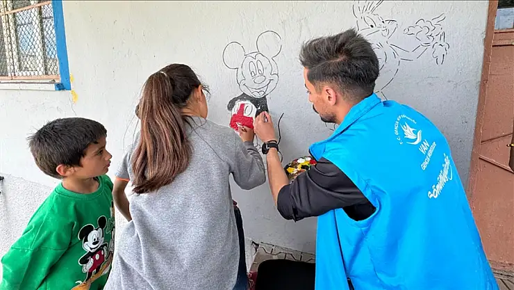 Van'da Genç Gönüllüler, Okullarda Mutluluk Hediye Ediyor