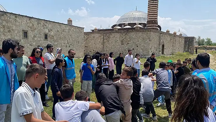 Van'da Gençlere Yönelik Coşkulu Kültür Şenliği Düzenlendi