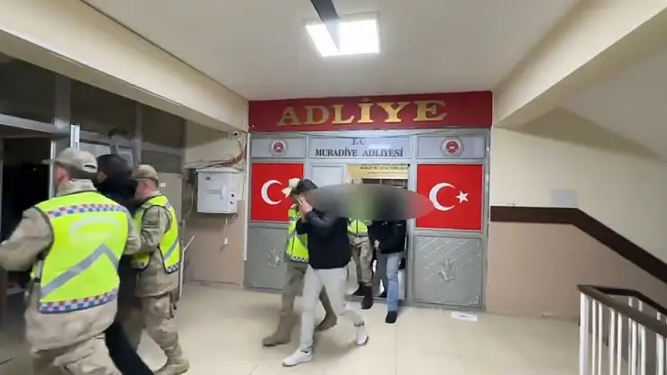 Van'da göçmen kaçakçılığı operasyonu: 5 tutuklama