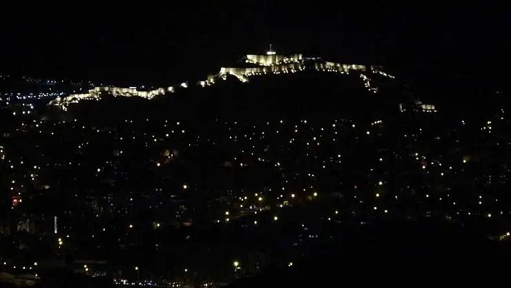 Van'da gün batımı ve şehir ışıklarıyla görsel şölen oluştu