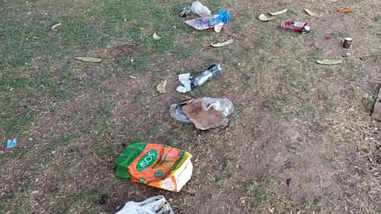 Van'da Günübirlikçilerin Ardından Kalan Çöp Manzarası: Van Büyükşehir Belediyesi Uyardı