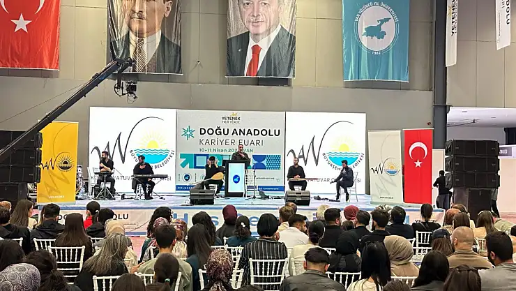 Van'da Kariyer Fuarı, muhteşem konserle sezonu kapattı! Toplumsal bağlar güçlendi.