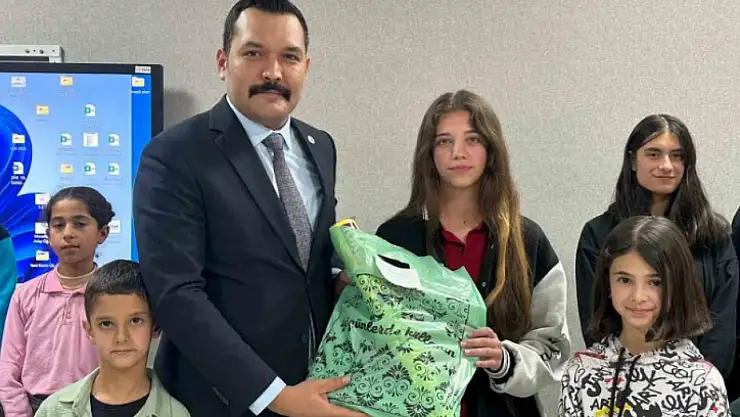 Van'da Kitap Okuma Yarışması ödülleri dağıtıldı, okuma kültürü yaygınlaştırma hedefleniyor