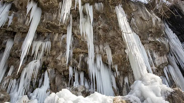Van'da Koçköprü Kanyonu kış manzarasıyla büyülüyor