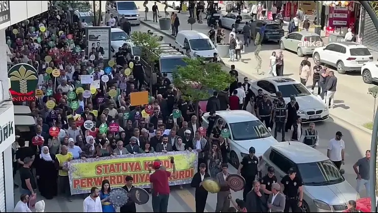 Van'da Kürt Dil Bayramı'nda Kürtçe'nin resmi dili olması talep edildi