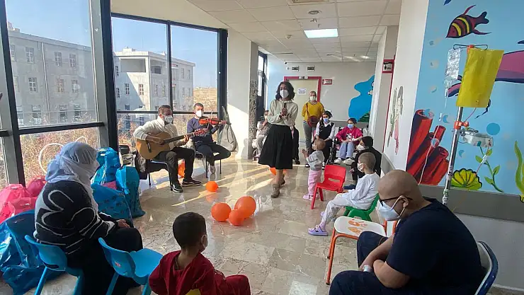 Van'da Lösemili Çocuklara Moral Desteği