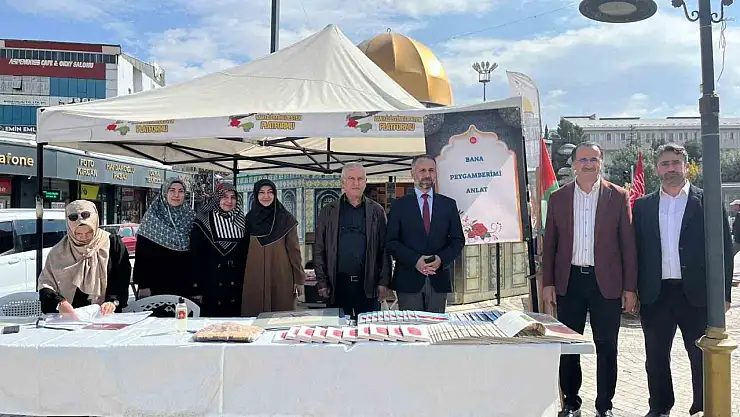 Van'da Mevlid-i Nebi Etkinlikleri Hat Sergisi ve İlahi Performansı ile Peygamber Sevgisi Paylaşıldı