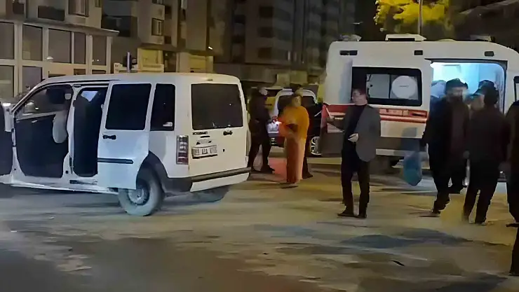Van'da minibüs ile kamyonet çarpıştı, 3 kişi yaralandı