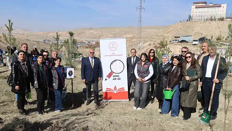 Van'da Öğrenciler 'Yeşil Vatan' Projesi Kapsamında Fidan Dikti