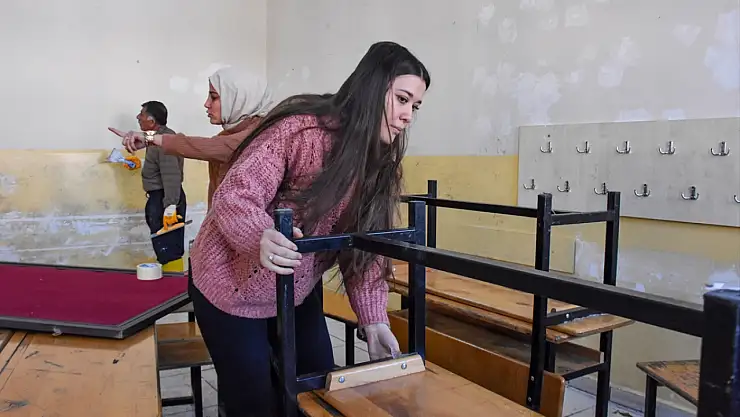 Van'da öğretmen ve veliler el ele vererek okulu güzelleştiriyor