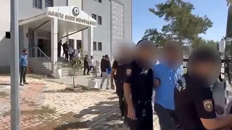 Van'da Otel Çalışanları Arasında Sopalı Kavga: 20 Gözaltı ve Ruhsatsız Tabancalar Ele Geçirildi
