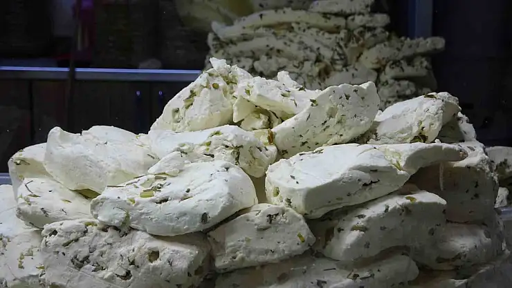 Van'da Otlu Peynirde Tuz İçeriği Ayarlanıyor