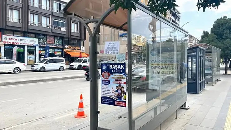 Van'da otobüs duraklarına izinsiz afiş yasak, ceza uygulanacak