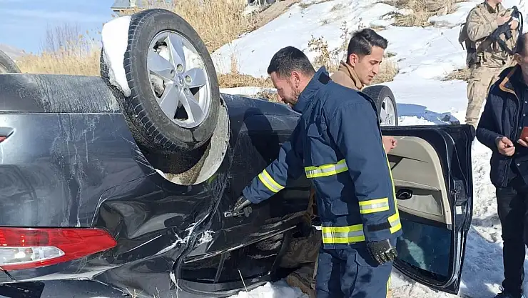 Van'da otomobil takla attı: 5 yaralı
