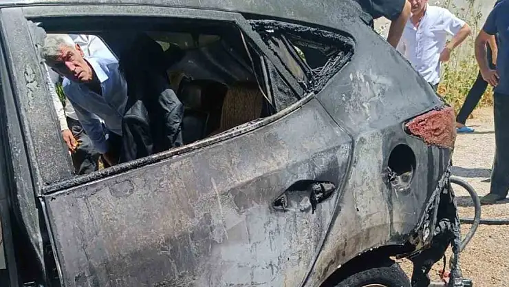 Van'da Park Edilen Araç Alev Alev Yandı