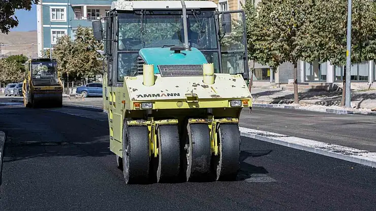 Van'da Polatoğlu Sokak'ta yol yenileme çalışmaları tamamlandı, cadde modernleşiyor