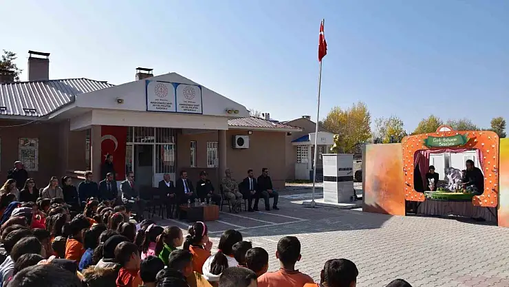 Van'da 'Sanat Yolunda' Projesi ile Çocuklar Tiyatro ve Sanatla Buluşuyor