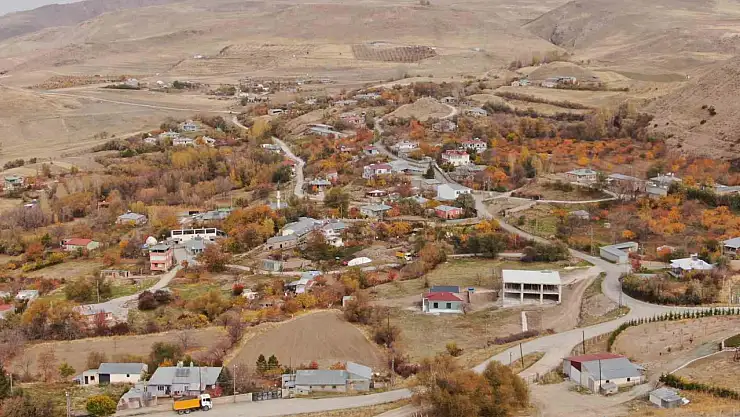 Van'da sonbahar renkleri kartpostallık manzaralar sunuyor
