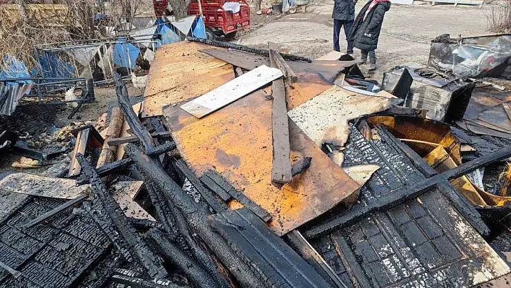 Van'da tandırdan çıkan yangın maddi hasara yol açtı