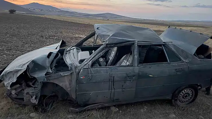 Van'da Tekerlek Patladı, Otomobil Cip ile Çarpıştı 1 Yaralı